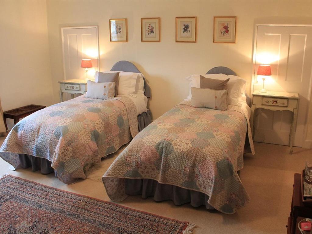 เชิร์ช ฟาร์มเฮาส์ บี แอนด์ บี Bed & Breakfast Kennett ภายนอก รูปภาพ